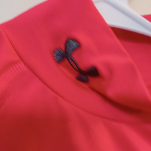 Under Armour cold gear long sleeve size xs hot pink color - Picture 2 of 4